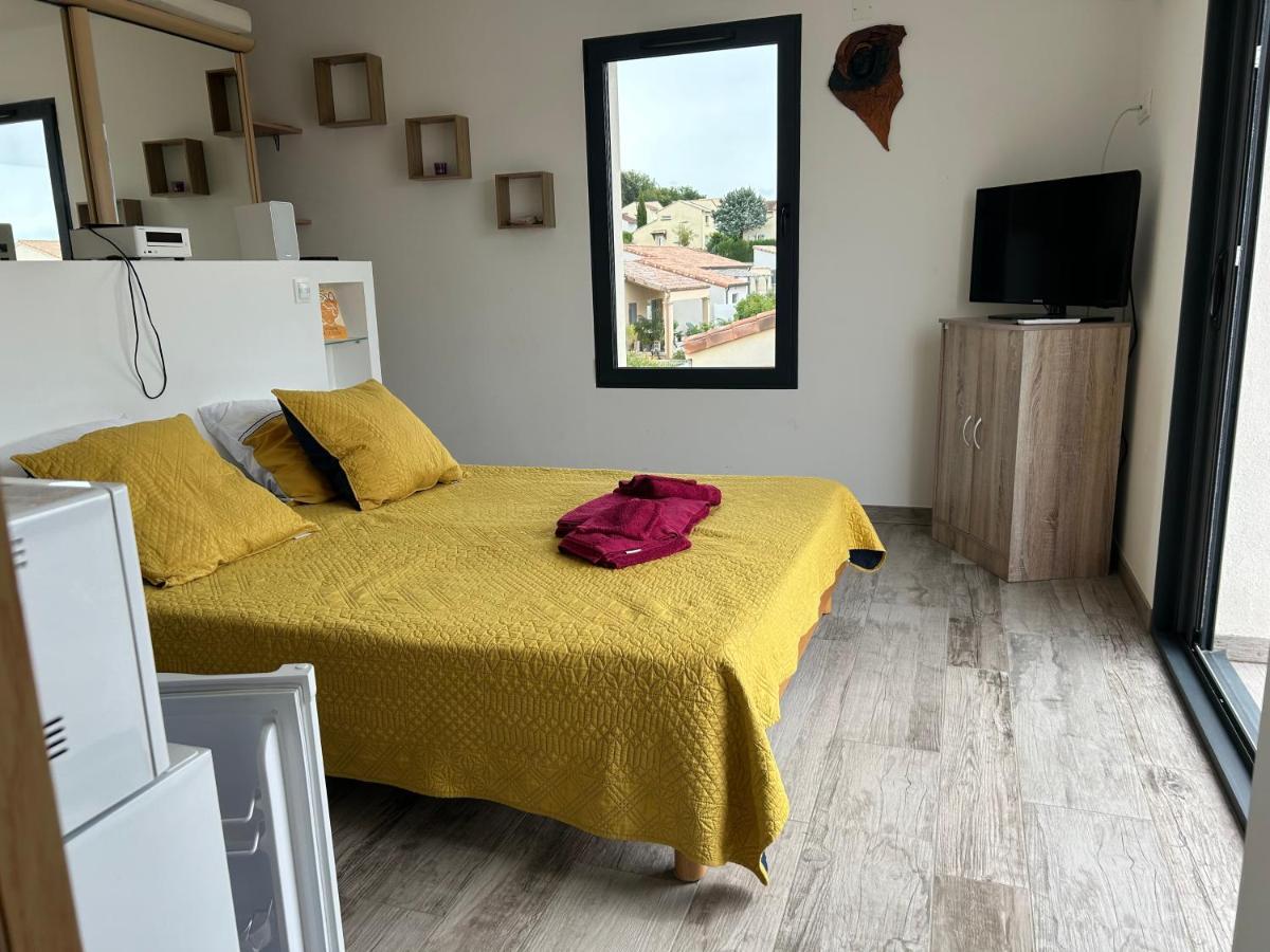 Le Petit Versaille Homestay *